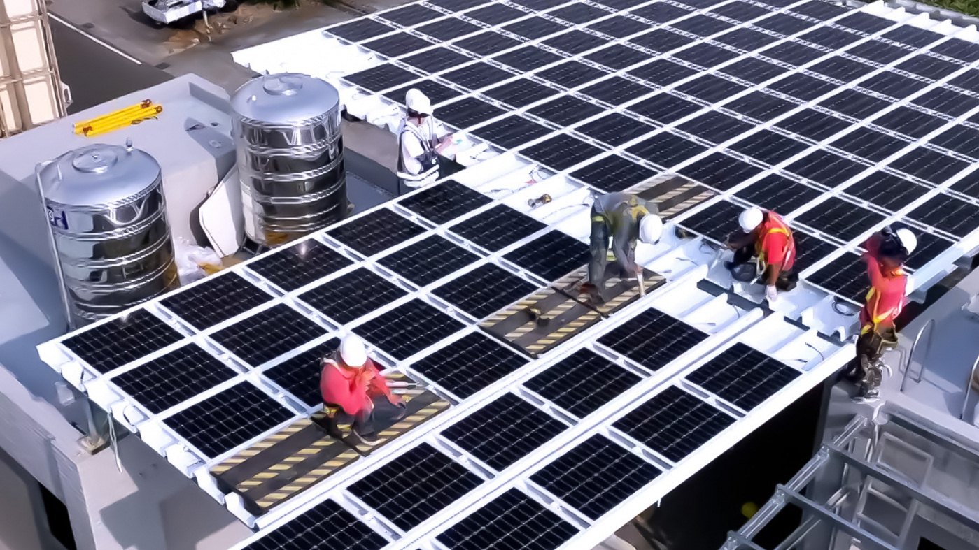 友達打造光電建築一體化整合建材，開發SunSteel光電整合型浪板，實現快速安裝、避免二次施工，讓屋頂光電躍升未來建物新標配。